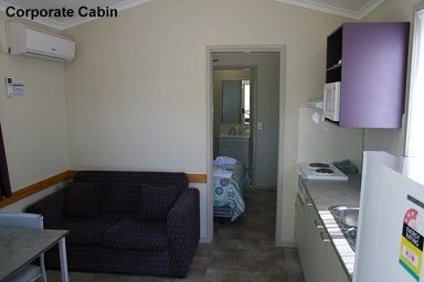 Fossickers Rest Tourist Park Deluxe Cabins - Corporate Cabin - Inside